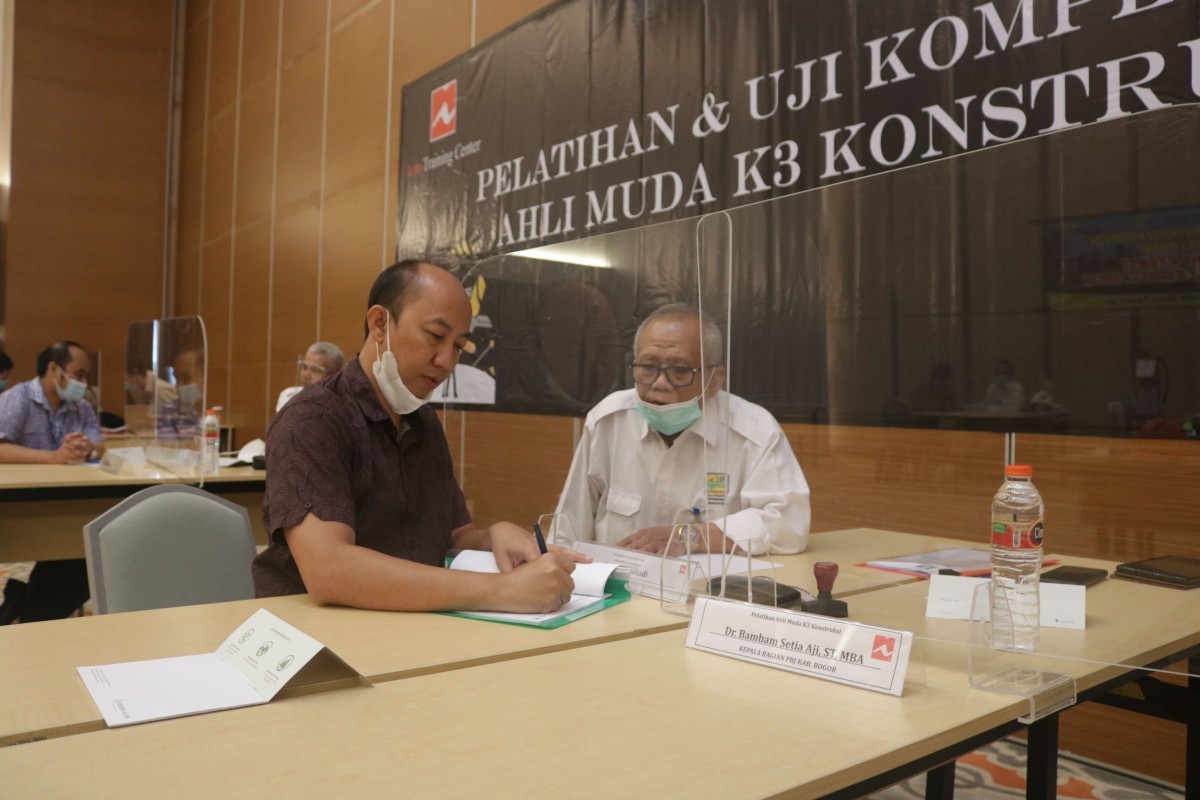 PELATIHAN DAN UJI KOMPETENSI AHLI MUDA K3 KONTRUKSI